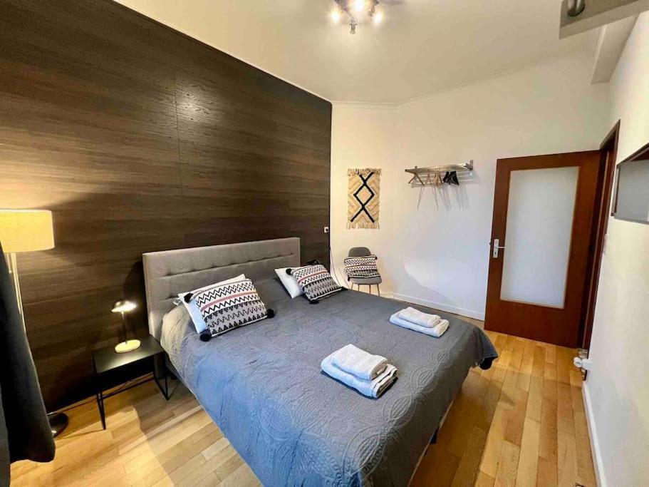 Bellevue - Grand Appartement Pour 5 Sur Les Quais De La Meuse Lieja Exterior foto