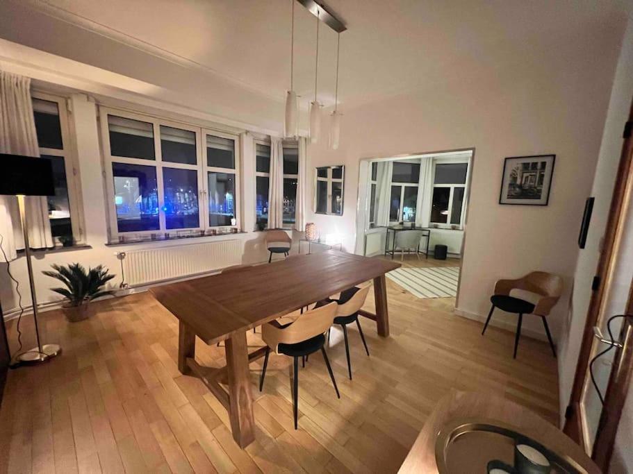 Bellevue - Grand Appartement Pour 5 Sur Les Quais De La Meuse Lieja Exterior foto