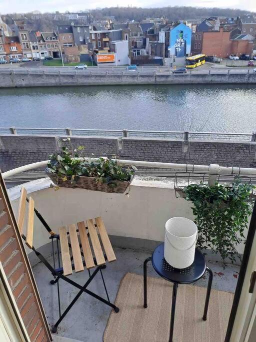 Bellevue - Grand Appartement Pour 5 Sur Les Quais De La Meuse Lieja Exterior foto