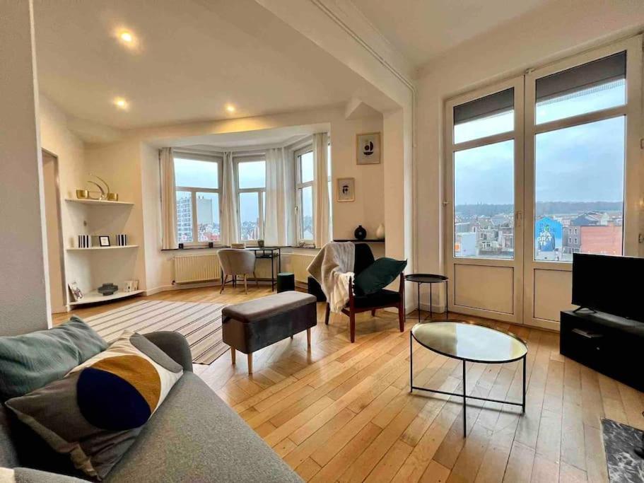 Bellevue - Grand Appartement Pour 5 Sur Les Quais De La Meuse Lieja Exterior foto