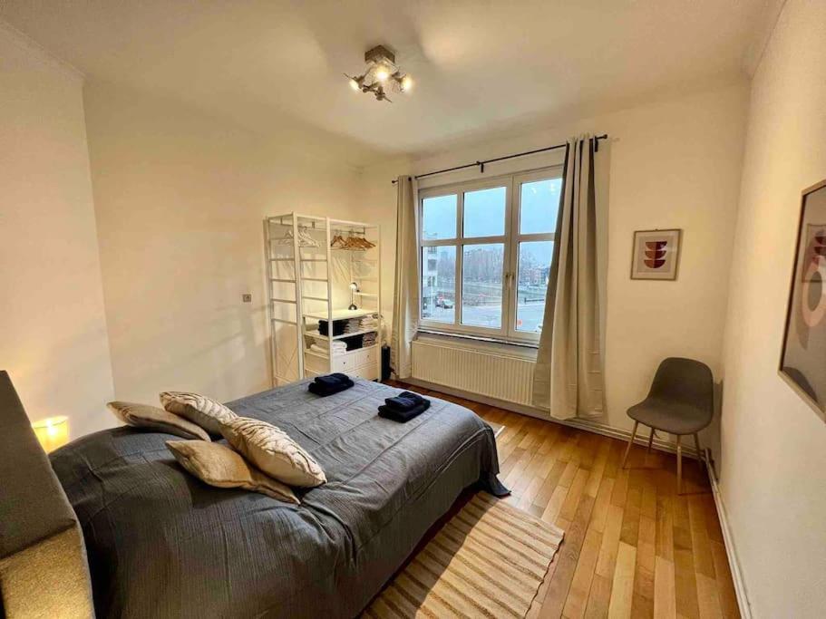 Bellevue - Grand Appartement Pour 5 Sur Les Quais De La Meuse Lieja Exterior foto