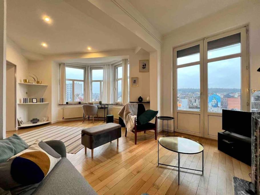 Bellevue - Grand Appartement Pour 5 Sur Les Quais De La Meuse Lieja Exterior foto