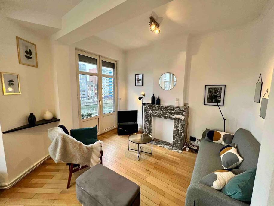 Bellevue - Grand Appartement Pour 5 Sur Les Quais De La Meuse Lieja Exterior foto