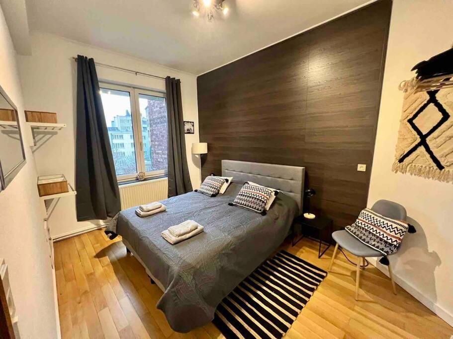 Bellevue - Grand Appartement Pour 5 Sur Les Quais De La Meuse Lieja Exterior foto