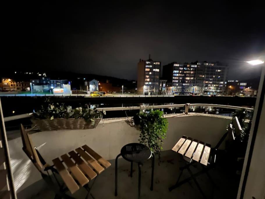 Bellevue - Grand Appartement Pour 5 Sur Les Quais De La Meuse Lieja Exterior foto