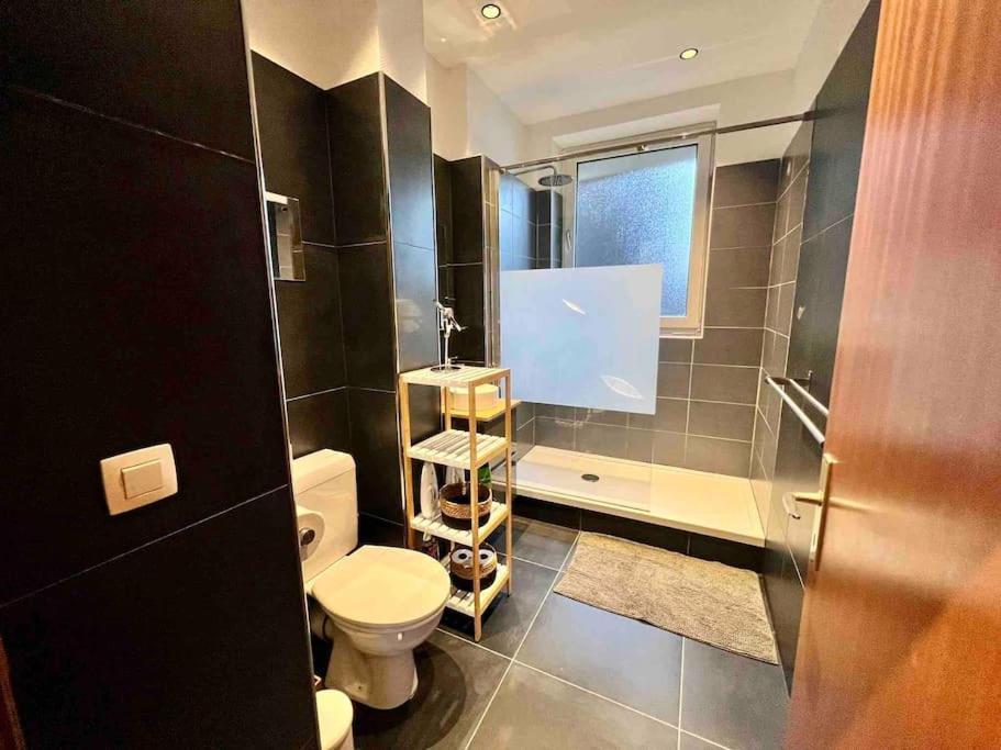 Bellevue - Grand Appartement Pour 5 Sur Les Quais De La Meuse Lieja Exterior foto