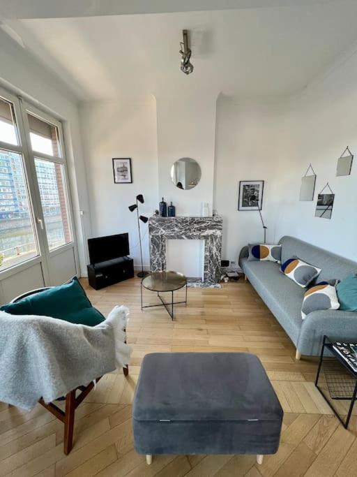 Bellevue - Grand Appartement Pour 5 Sur Les Quais De La Meuse Lieja Exterior foto