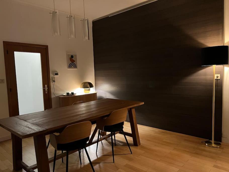 Bellevue - Grand Appartement Pour 5 Sur Les Quais De La Meuse Lieja Exterior foto