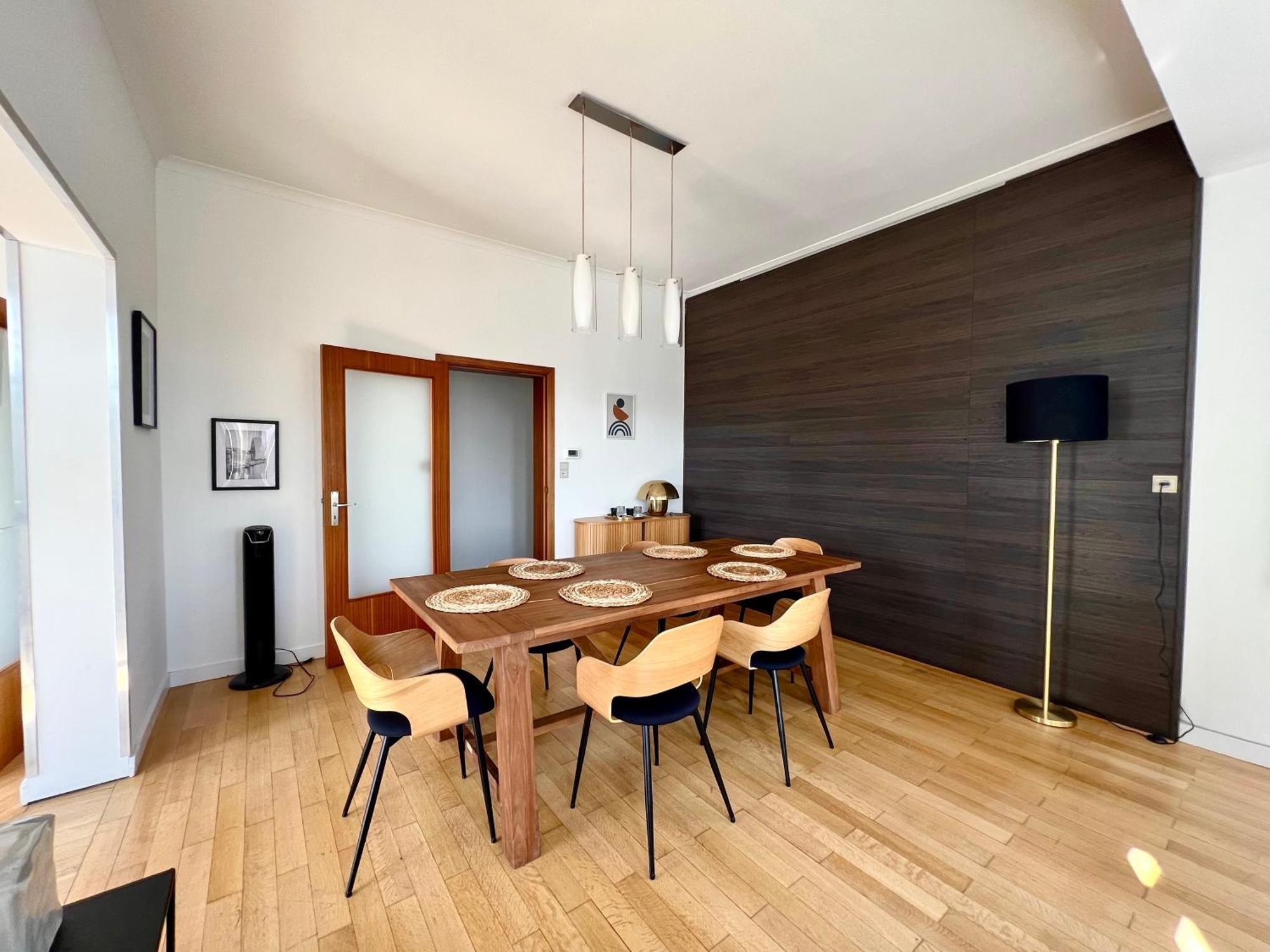 Bellevue - Grand Appartement Pour 5 Sur Les Quais De La Meuse Lieja Exterior foto