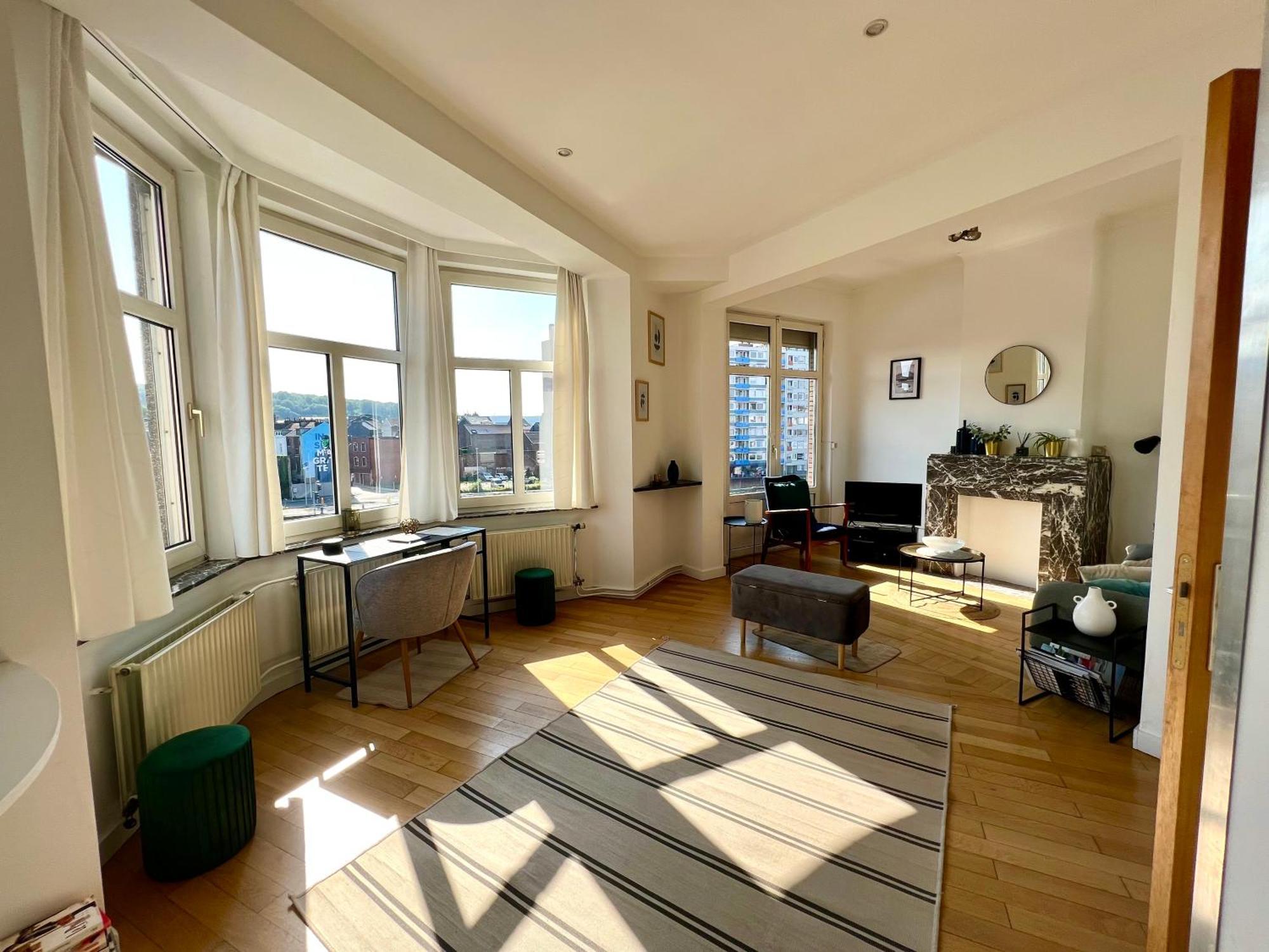 Bellevue - Grand Appartement Pour 5 Sur Les Quais De La Meuse Lieja Exterior foto